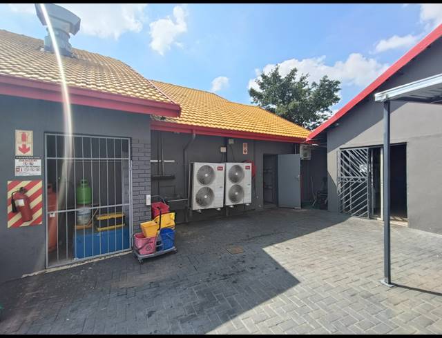 350M² BUILDING FOR SALE IN BO-DORP